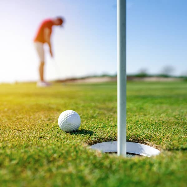 Joueur approchant le trou